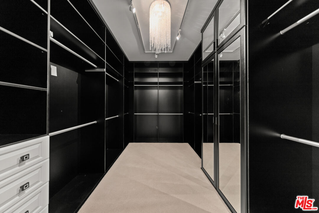 Golden Palazzo, Kings Ct, 90077