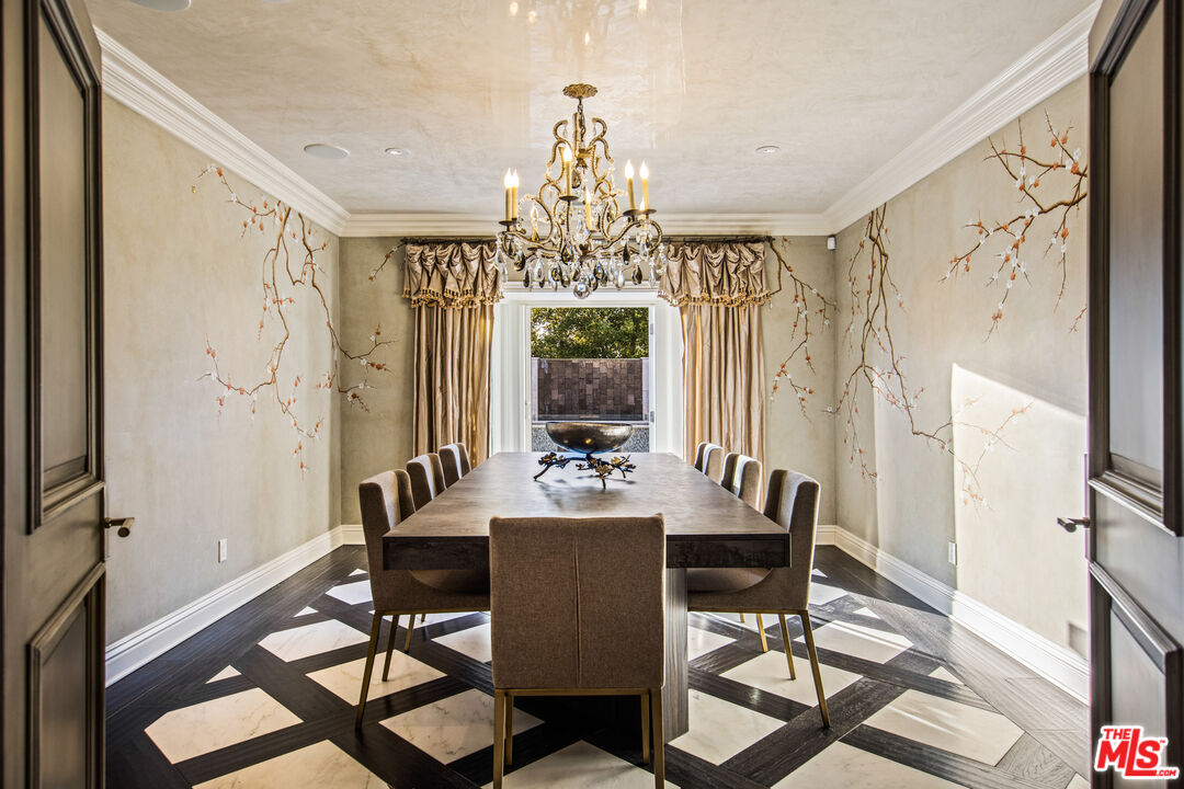 Golden Palazzo, Kings Ct, 90077