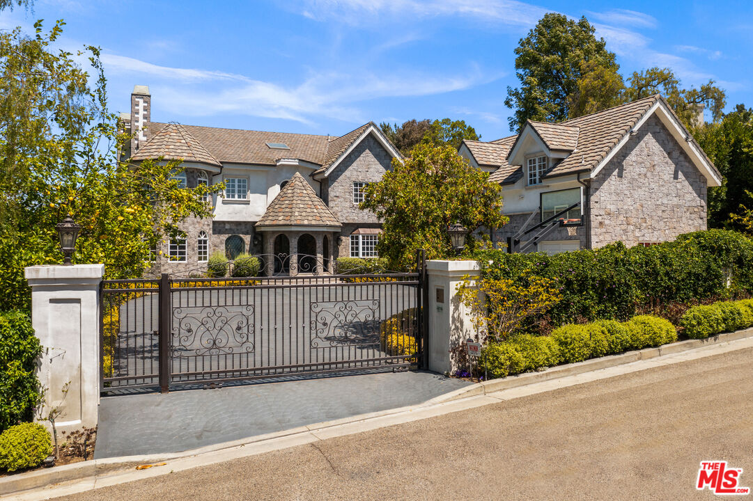 Golden Palazzo, Kings Ct, 90077