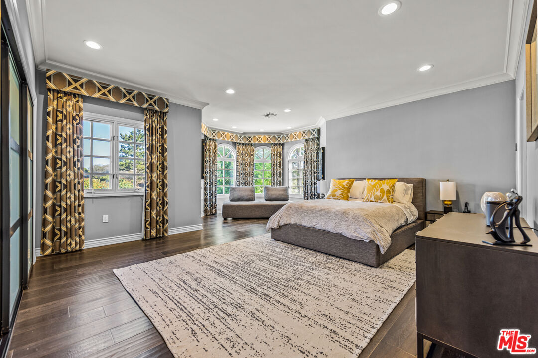 Golden Palazzo, Kings Ct, 90077