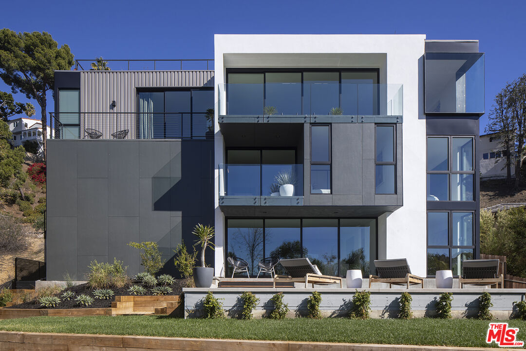 Sanctuary Crown, Hargrave Dr, 90068