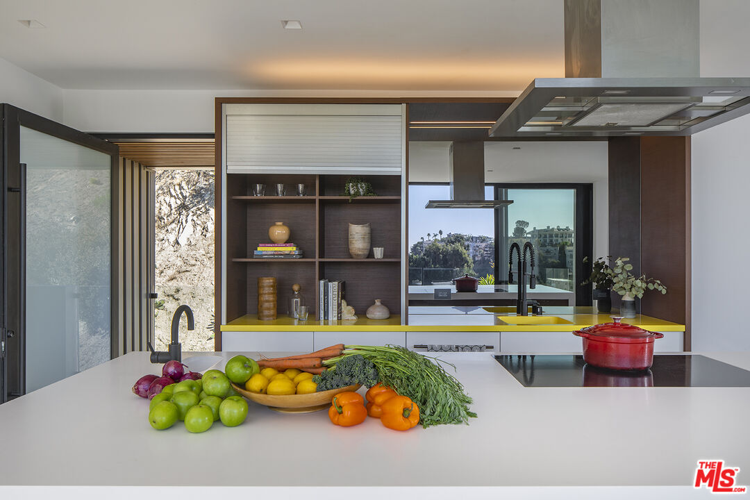 Sanctuary Crown, Hargrave Dr, 90068