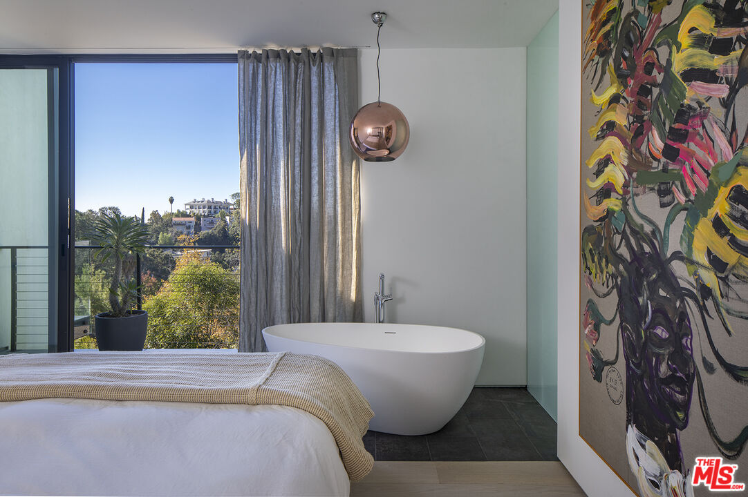 Sanctuary Crown, Hargrave Dr, 90068