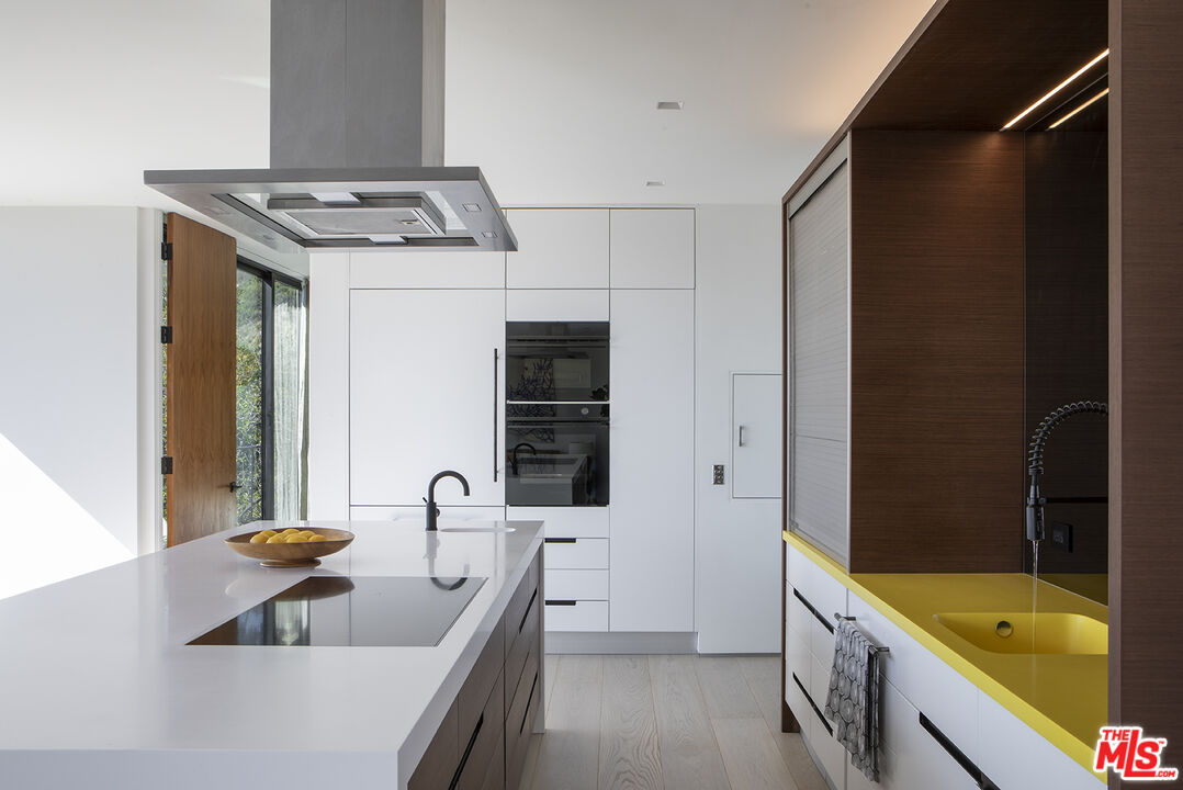 Sanctuary Crown, Hargrave Dr, 90068