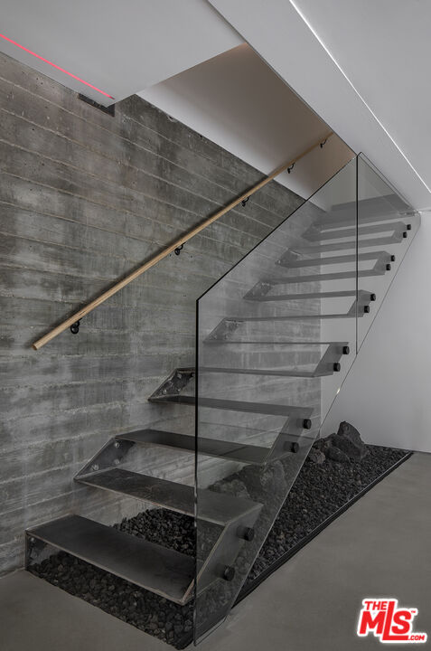 Sanctuary Crown, Hargrave Dr, 90068