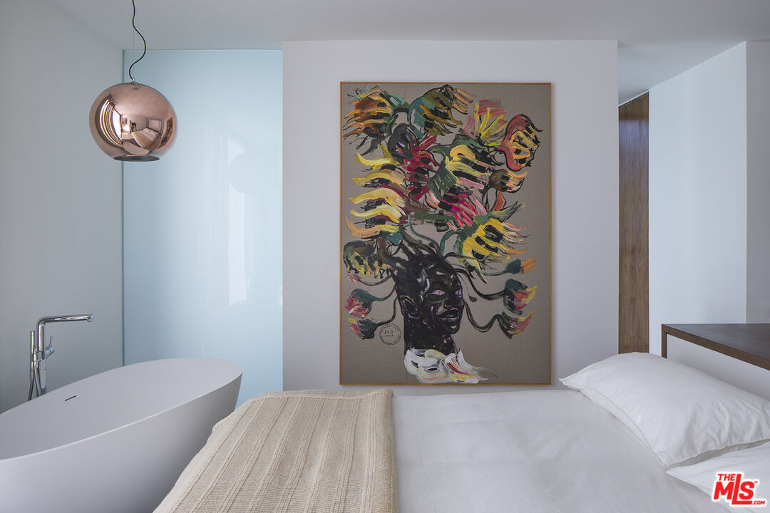 Sanctuary Crown, Hargrave Dr, 90068