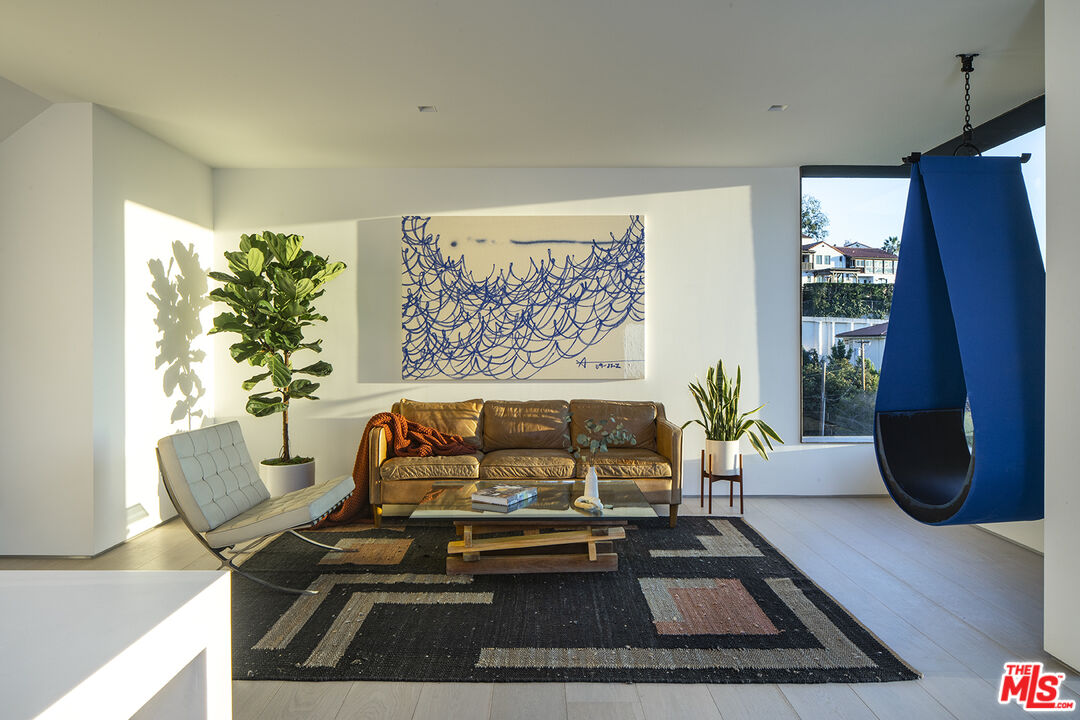 Sanctuary Crown, Hargrave Dr, 90068