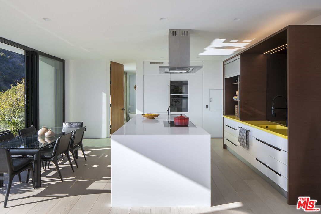 Sanctuary Crown, Hargrave Dr, 90068