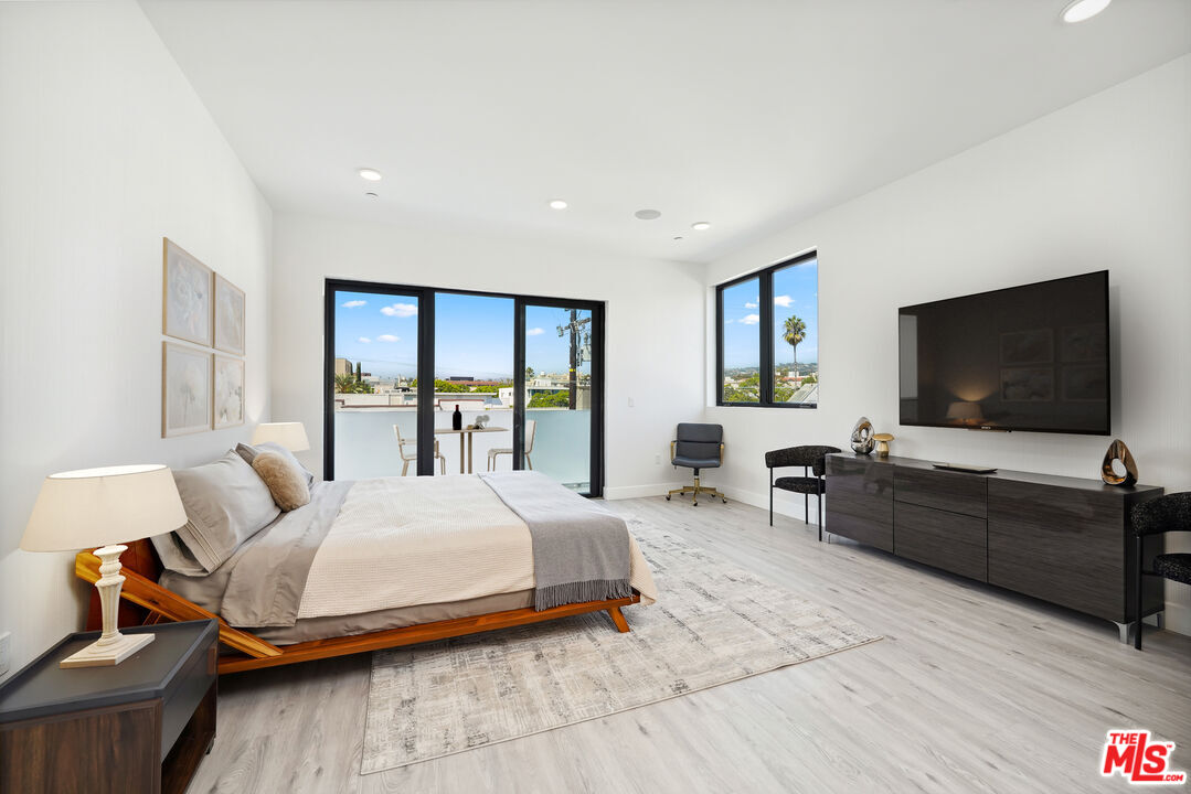 137 N Doheny Dr Unit: 3