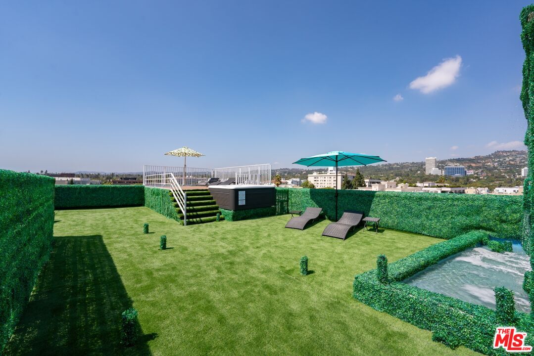 137 N Doheny Dr Unit: 3