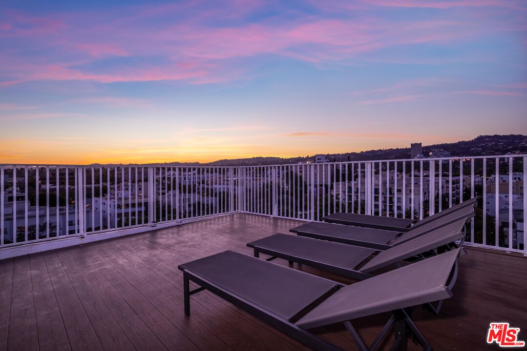 137 N Doheny Dr Unit: 4