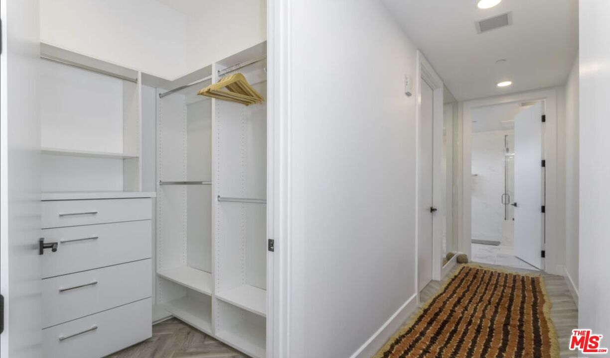 137 N Doheny Dr Unit: 4