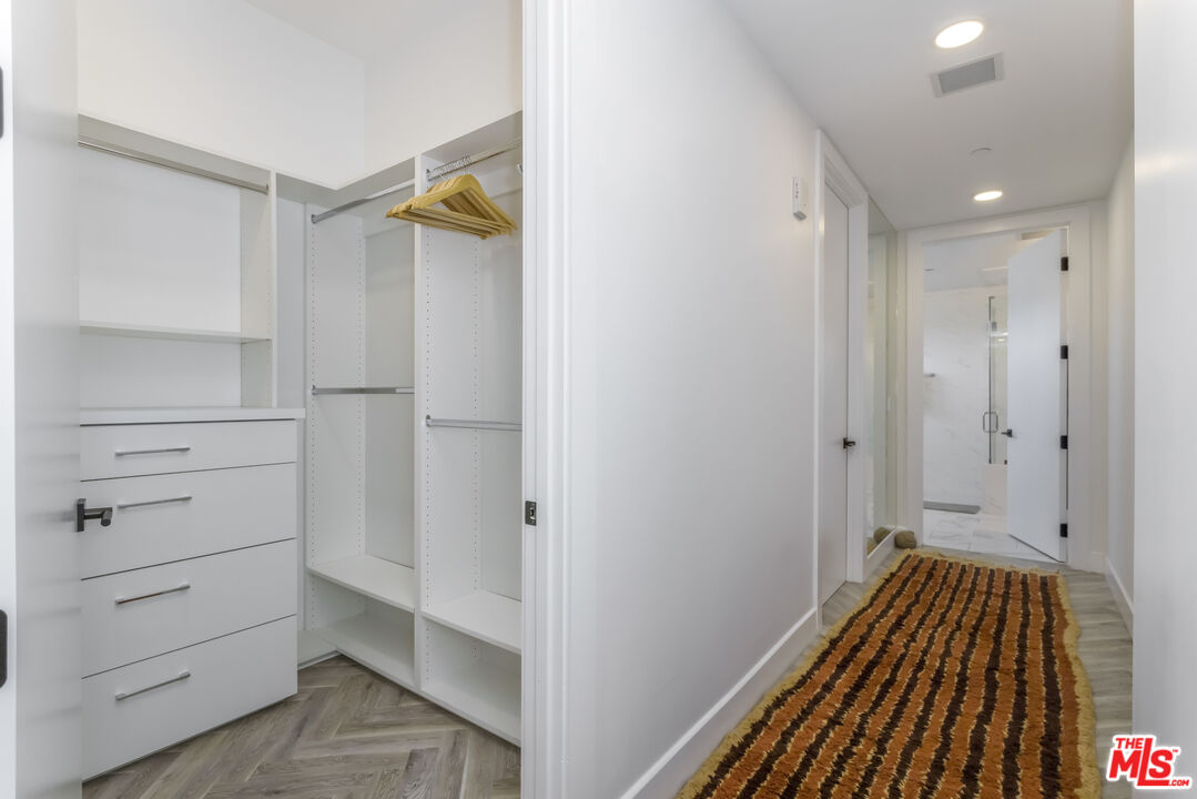 137 N Doheny Dr Unit: 4