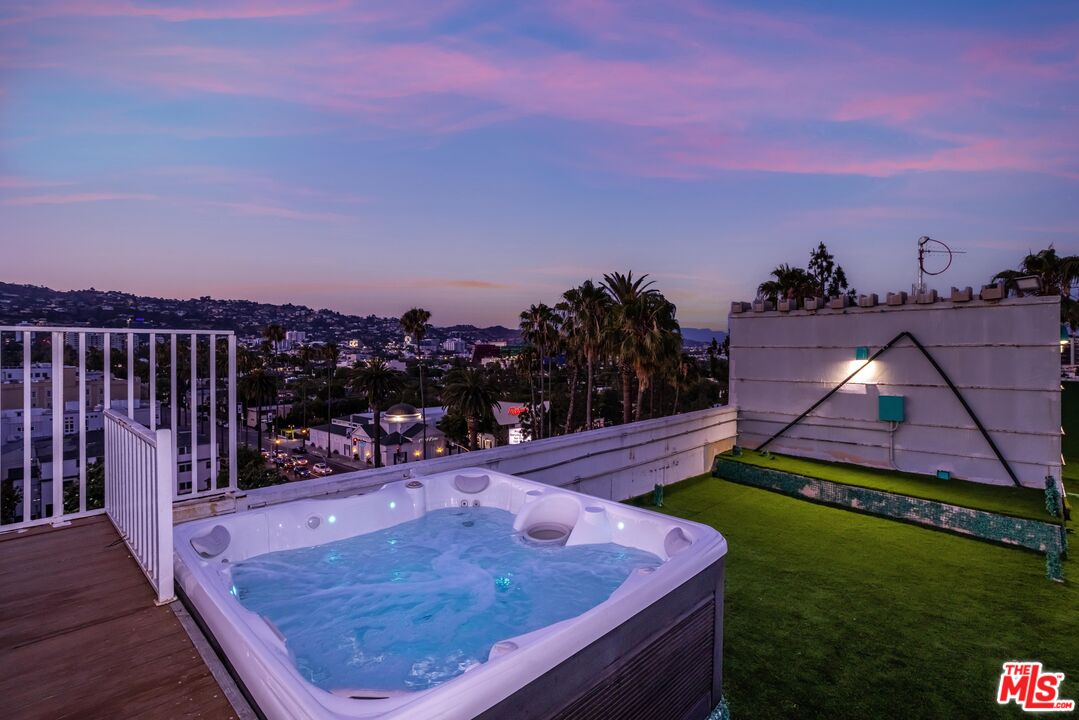 137 N Doheny Dr Unit: 4