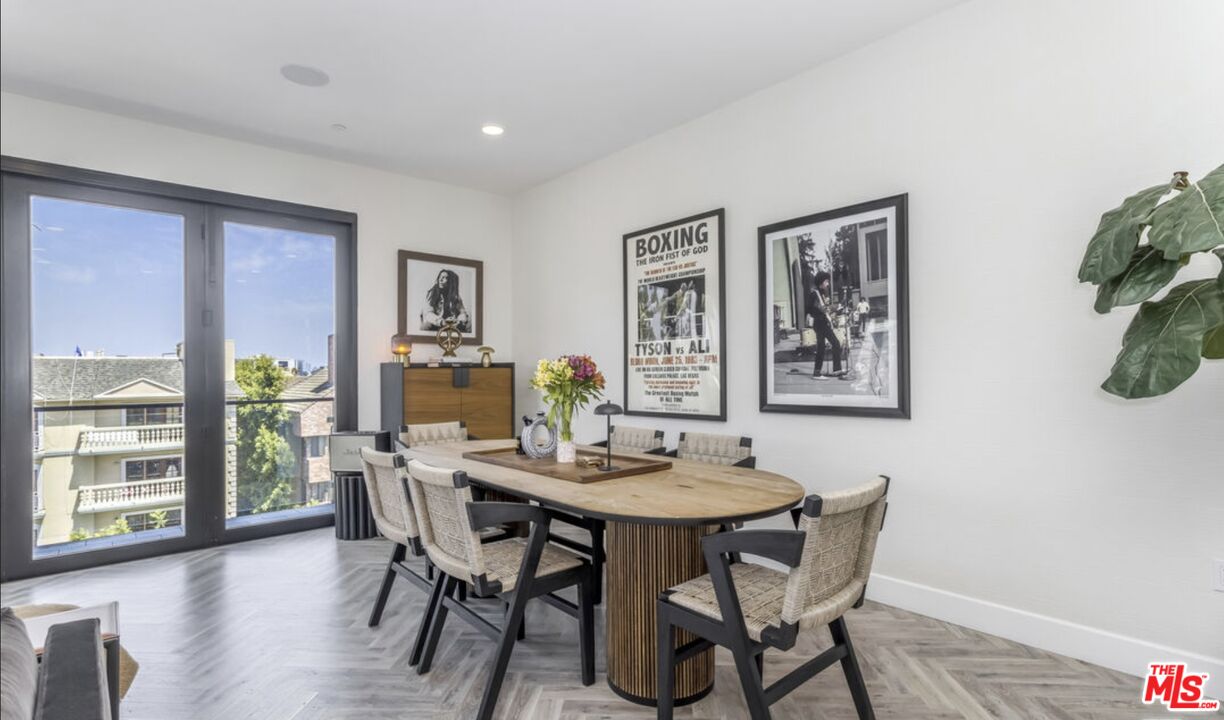 137 N Doheny Dr Unit: 4