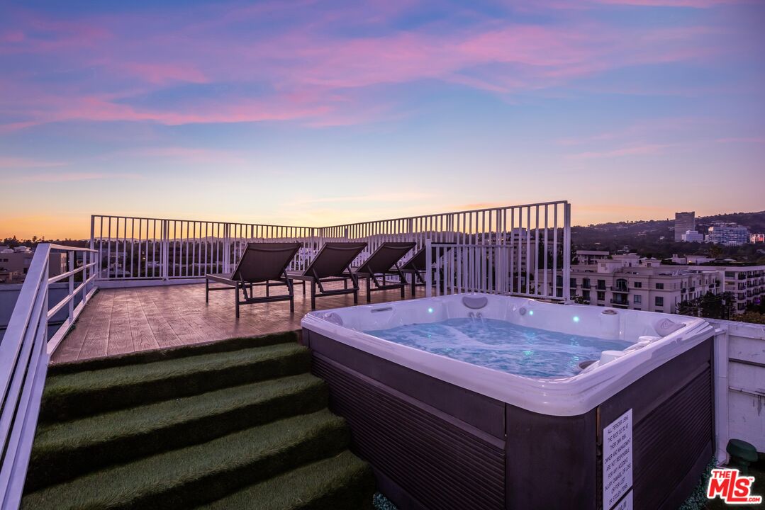 137 N Doheny Dr Unit: 4