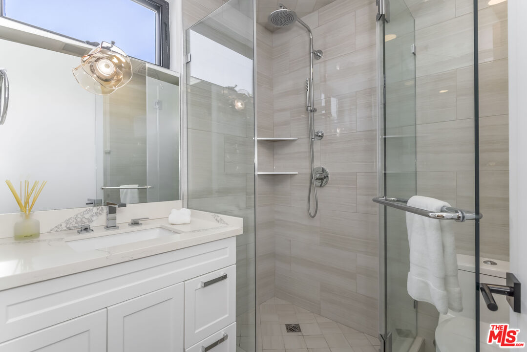 137 N Doheny Dr Unit: 4