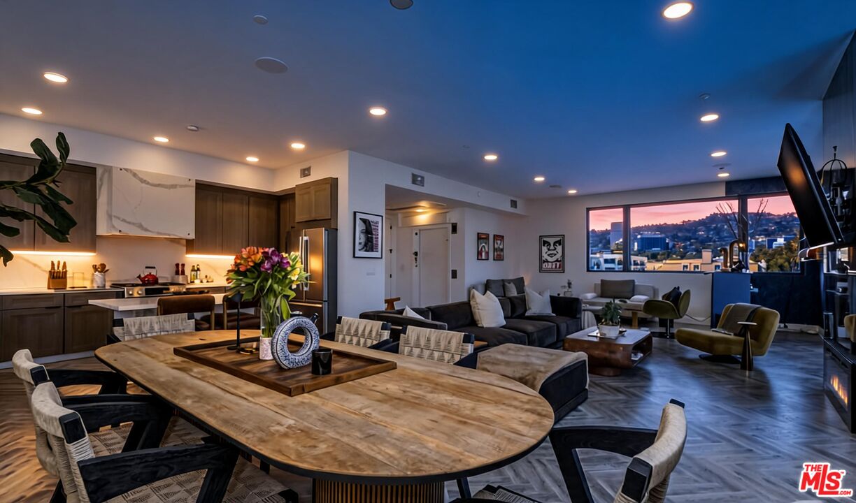 137 N Doheny Dr Unit: 4