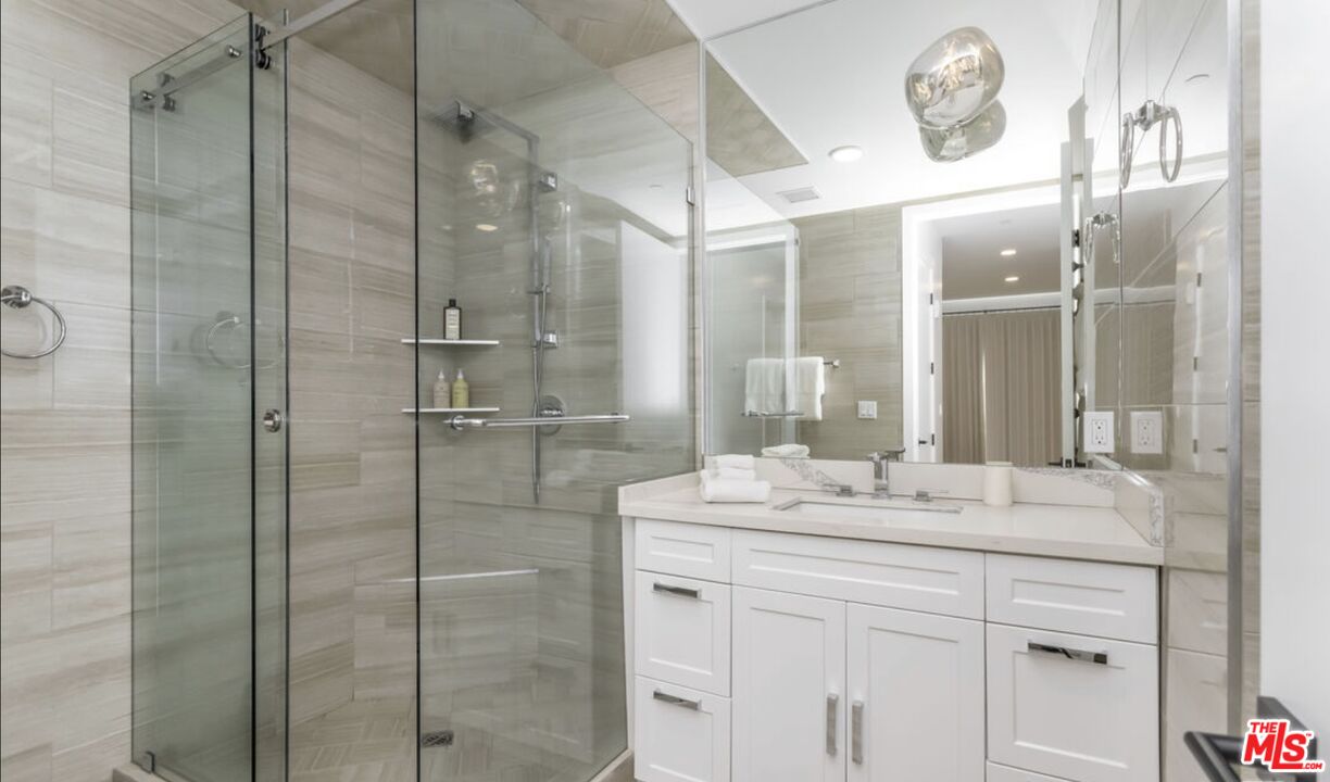 137 N Doheny Dr Unit: 4