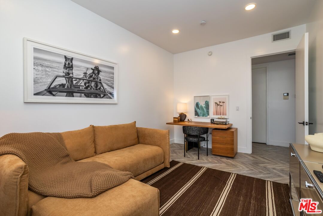 137 N Doheny Dr Unit: 4