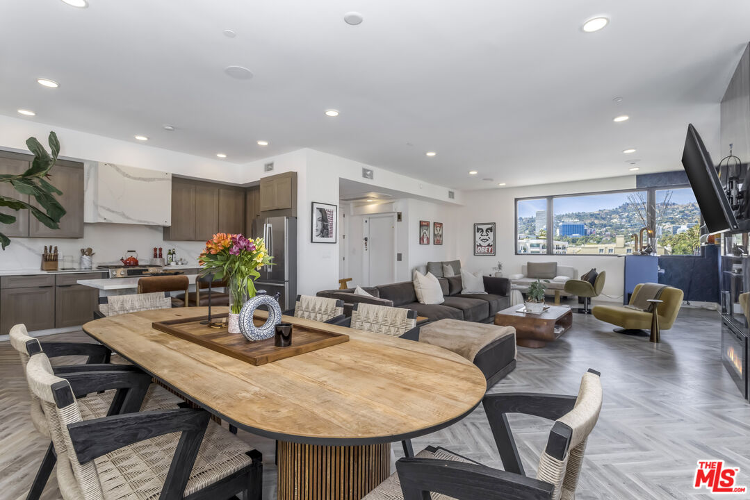 137 N Doheny Dr Unit: 4