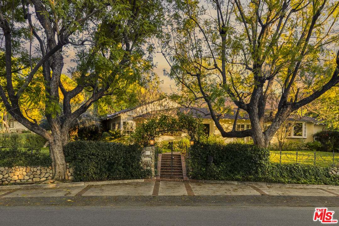 13166 Valley Vista Blvd