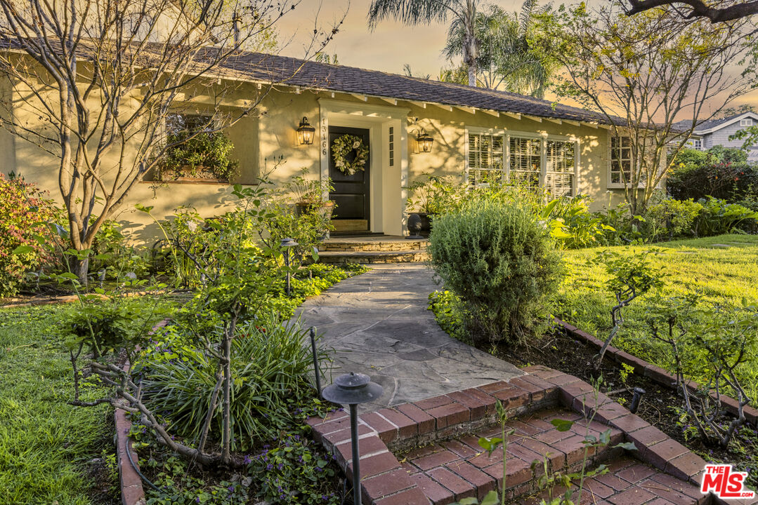 13166 Valley Vista Blvd