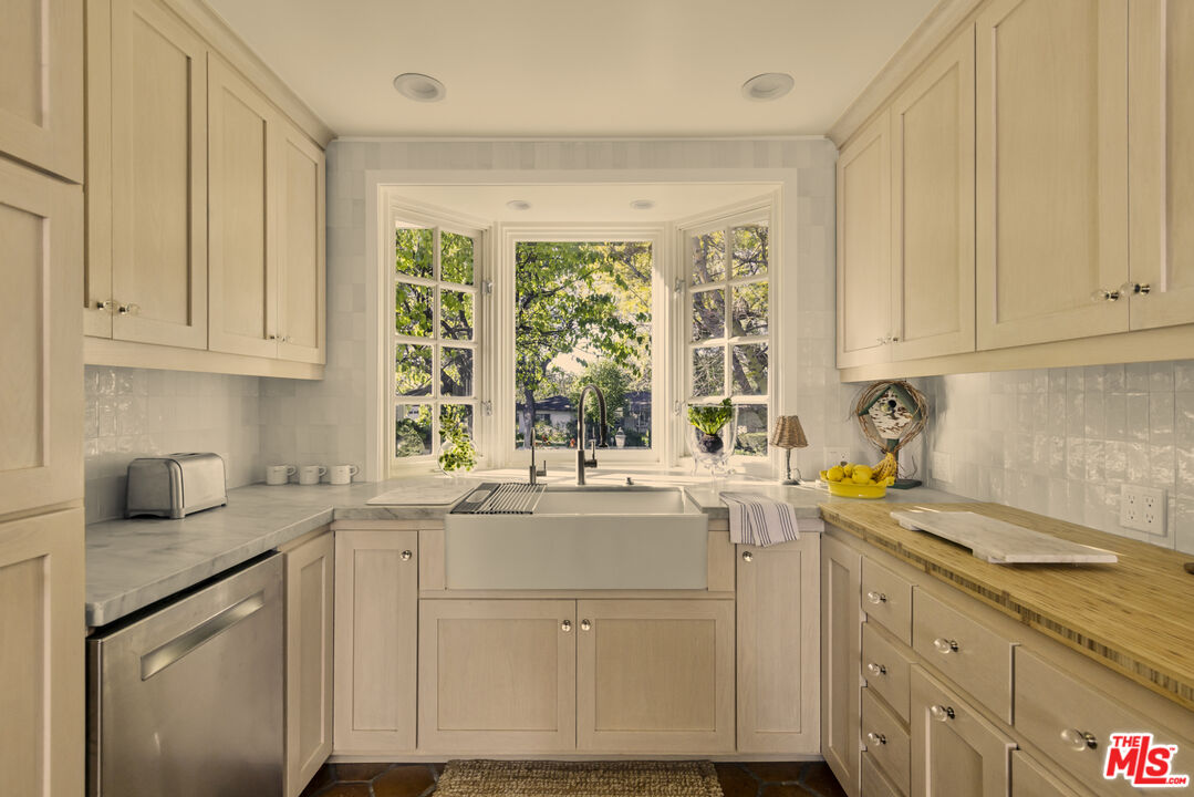 13166 Valley Vista Blvd