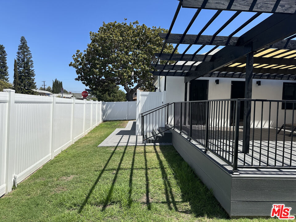 1901 S Point View St