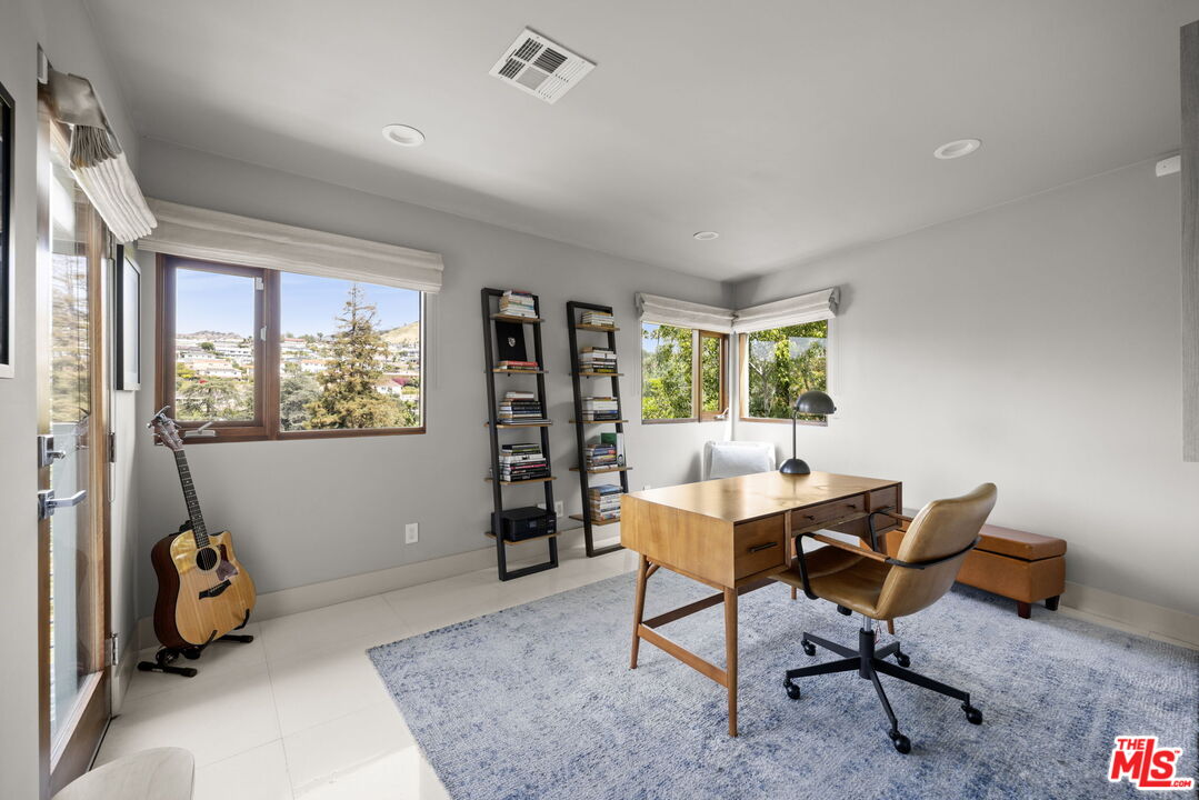 2035 De Mille Dr