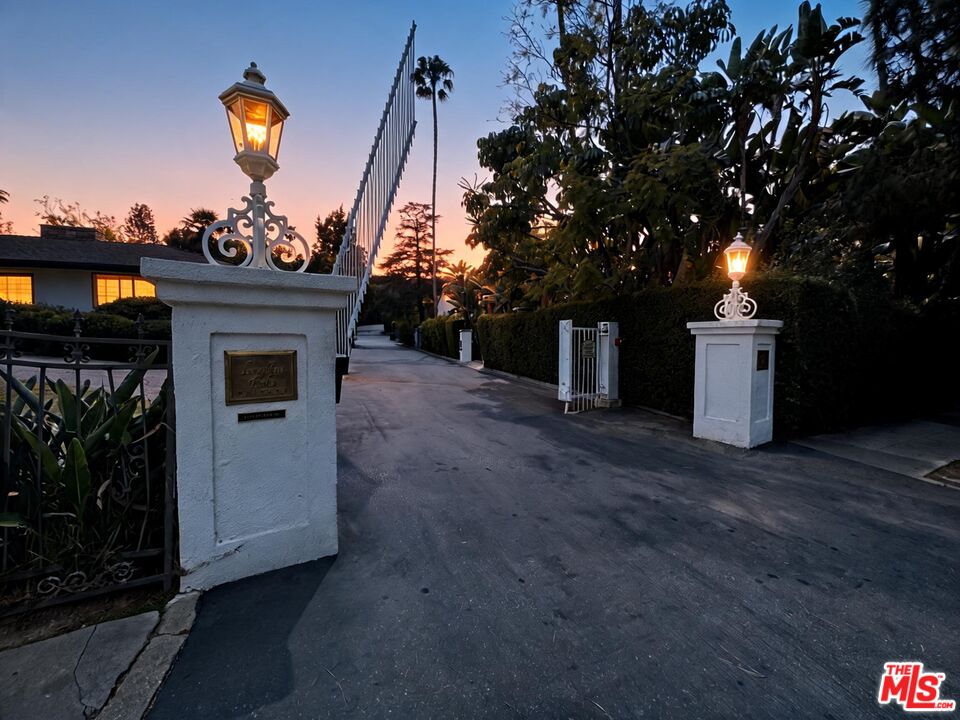 2035 De Mille Dr