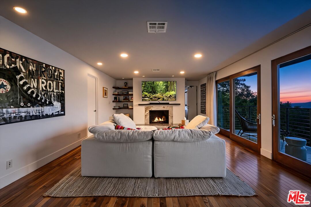 2035 De Mille Dr