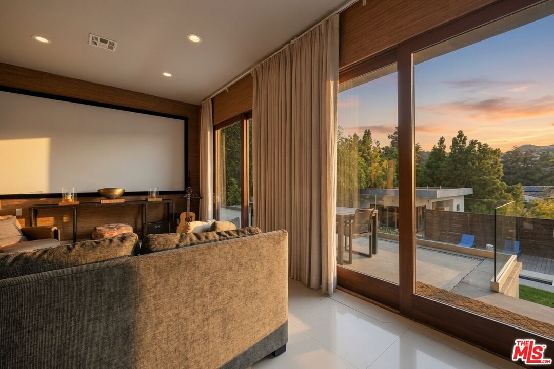 2035 De Mille Dr
