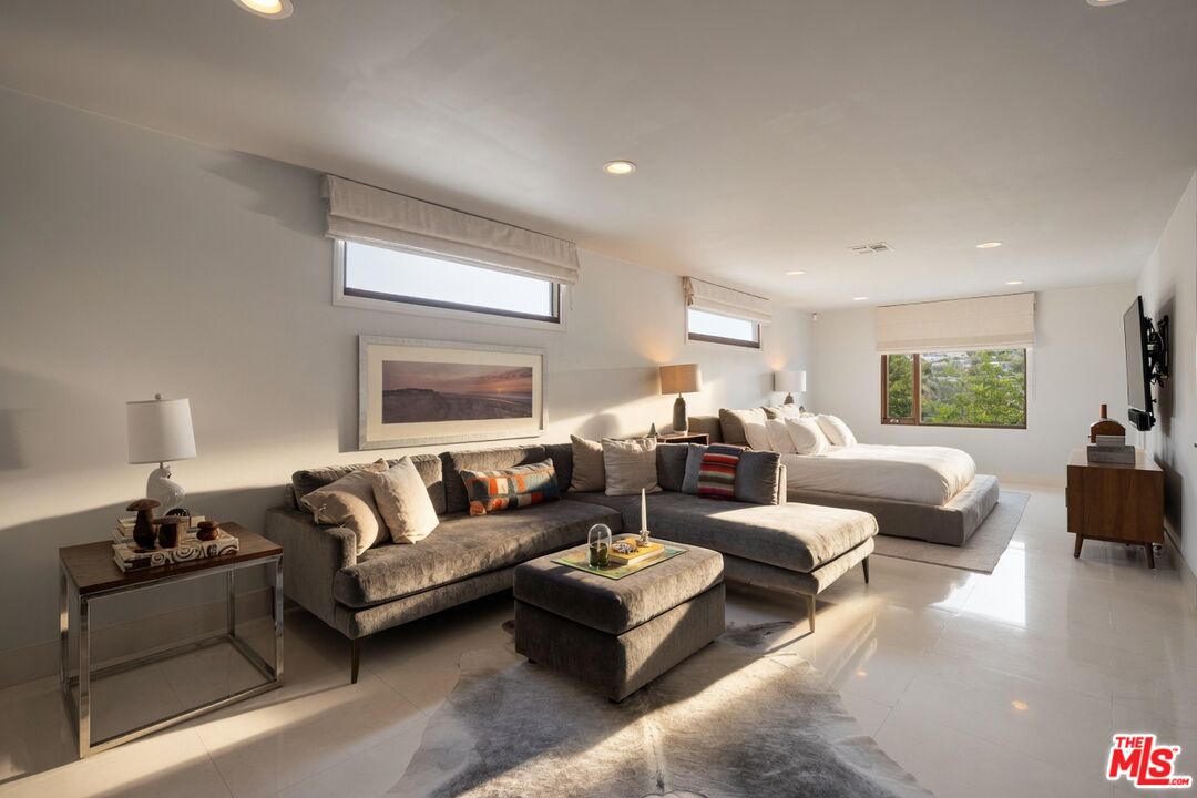 2035 De Mille Dr