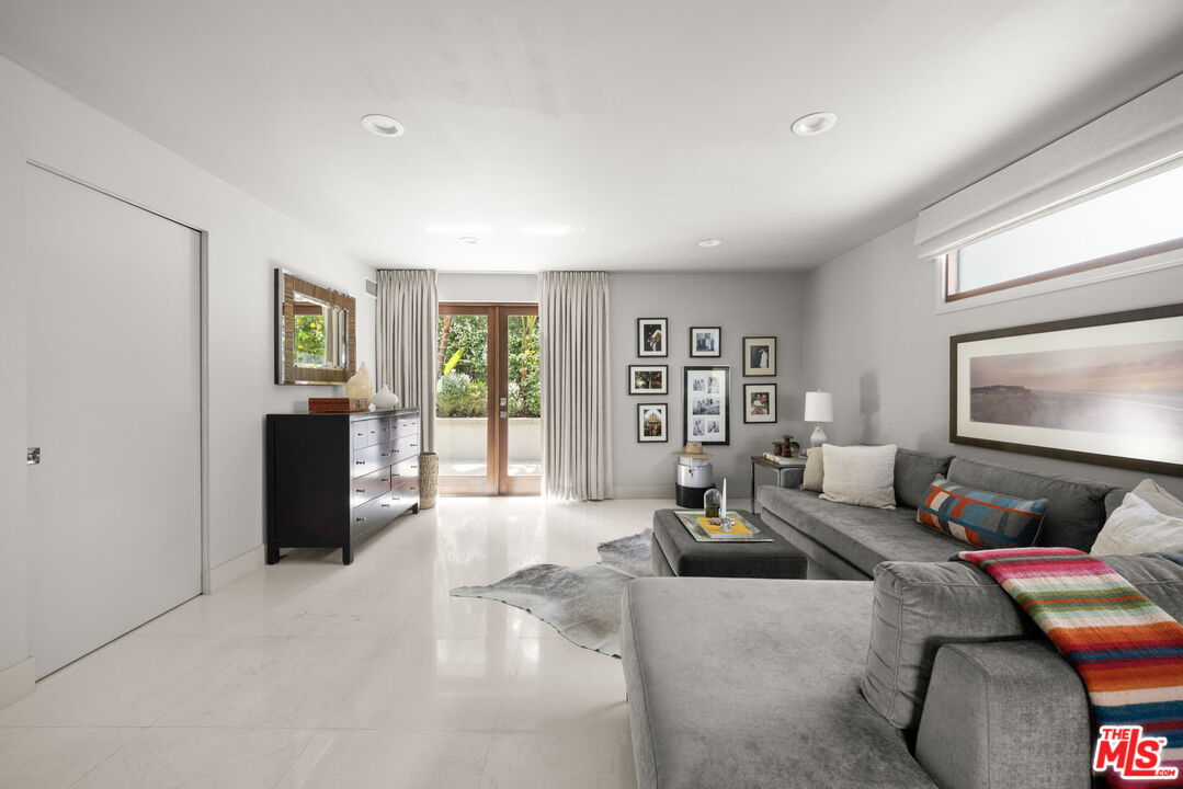 2035 De Mille Dr