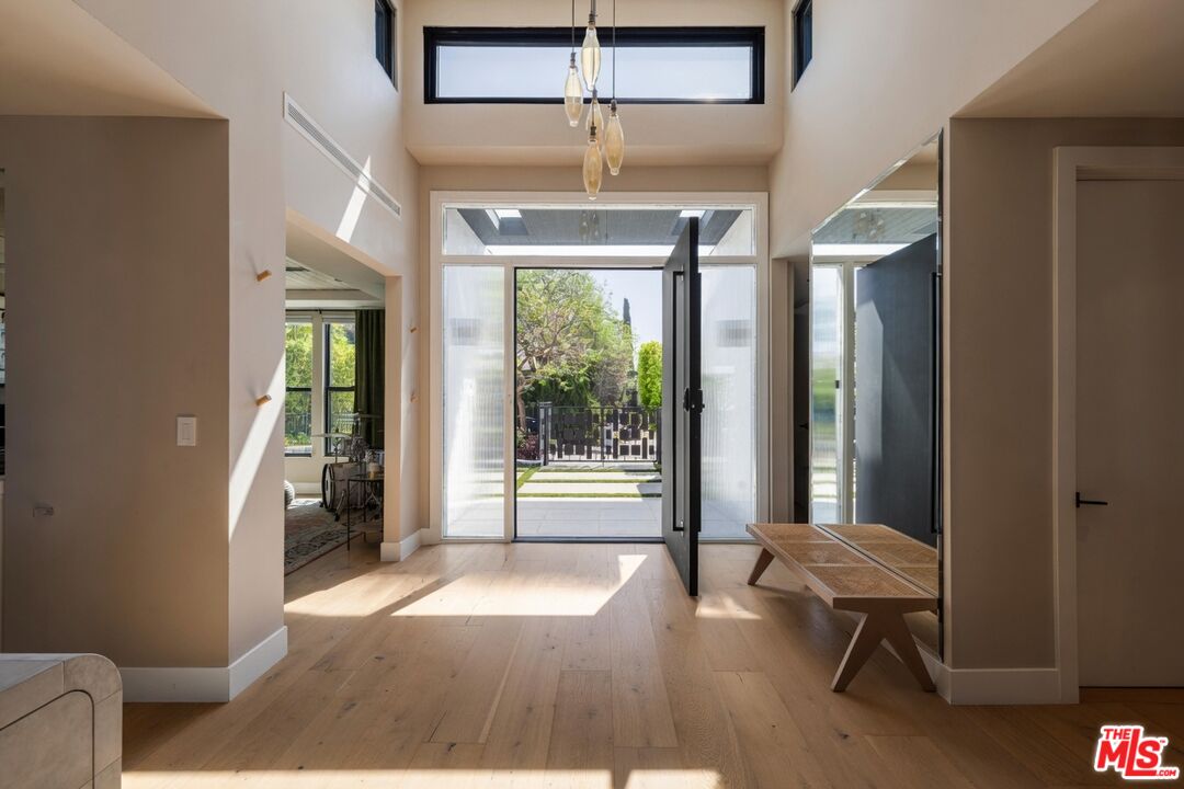 2715 Edwin Pl