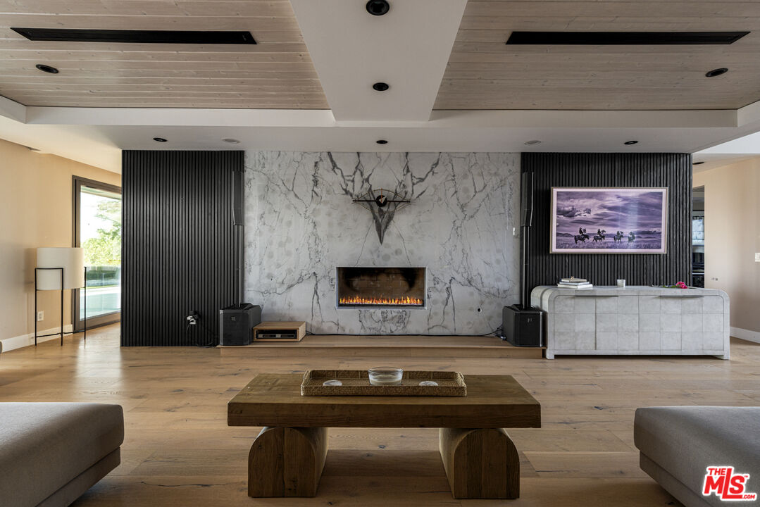 2715 Edwin Pl