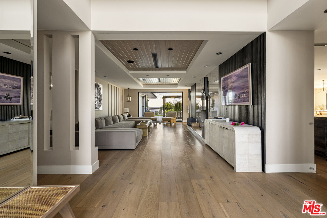 2715 Edwin Pl