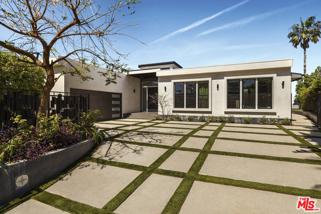 2715 Edwin Pl