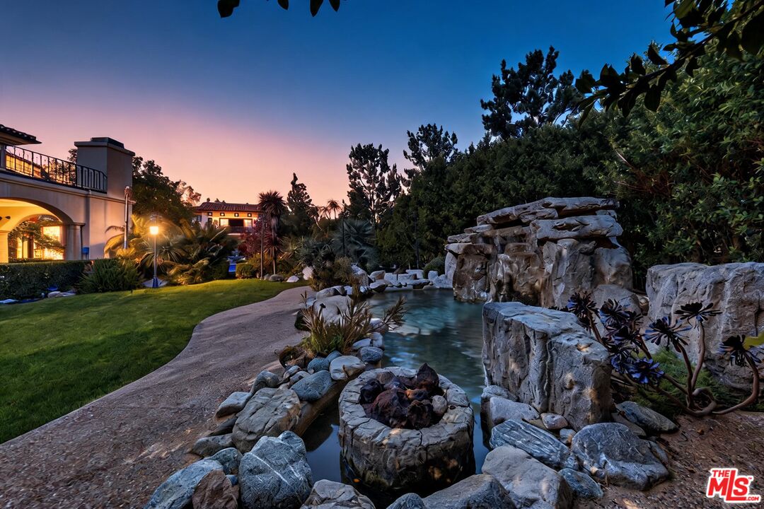 2374 Earls Ct