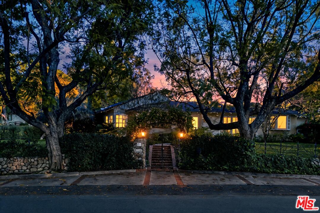 13166 Valley Vista Blvd
