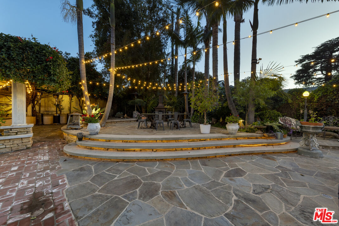 13166 Valley Vista Blvd
