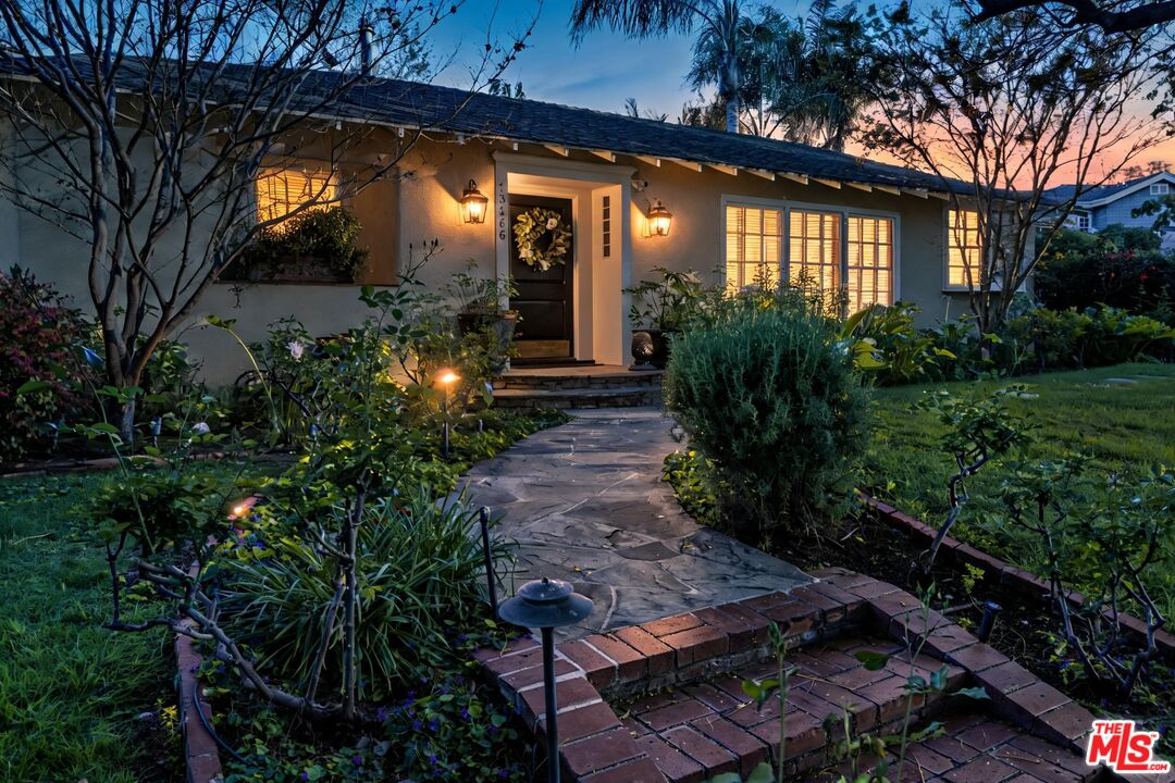 13166 Valley Vista Blvd