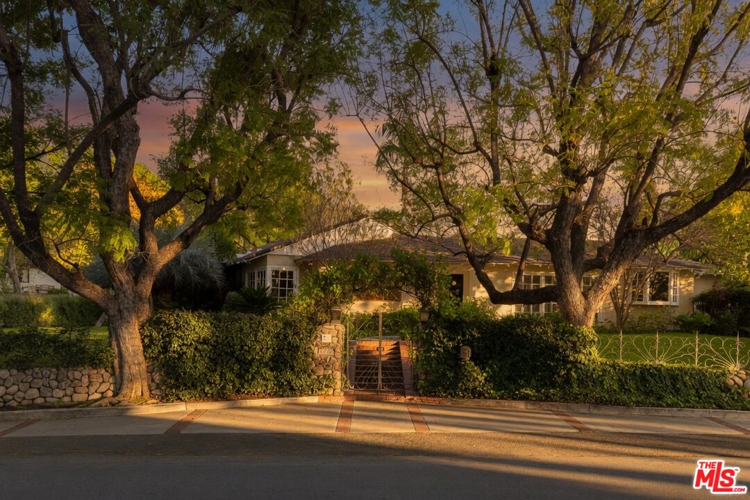 13166 Valley Vista Blvd