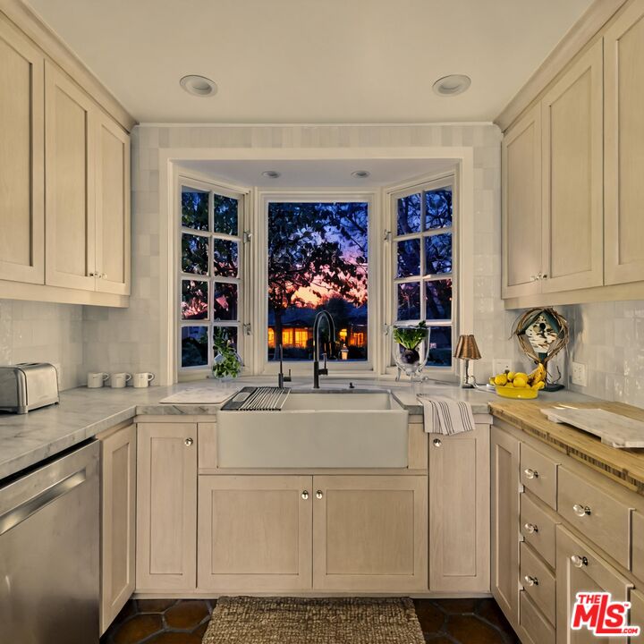 13166 Valley Vista Blvd