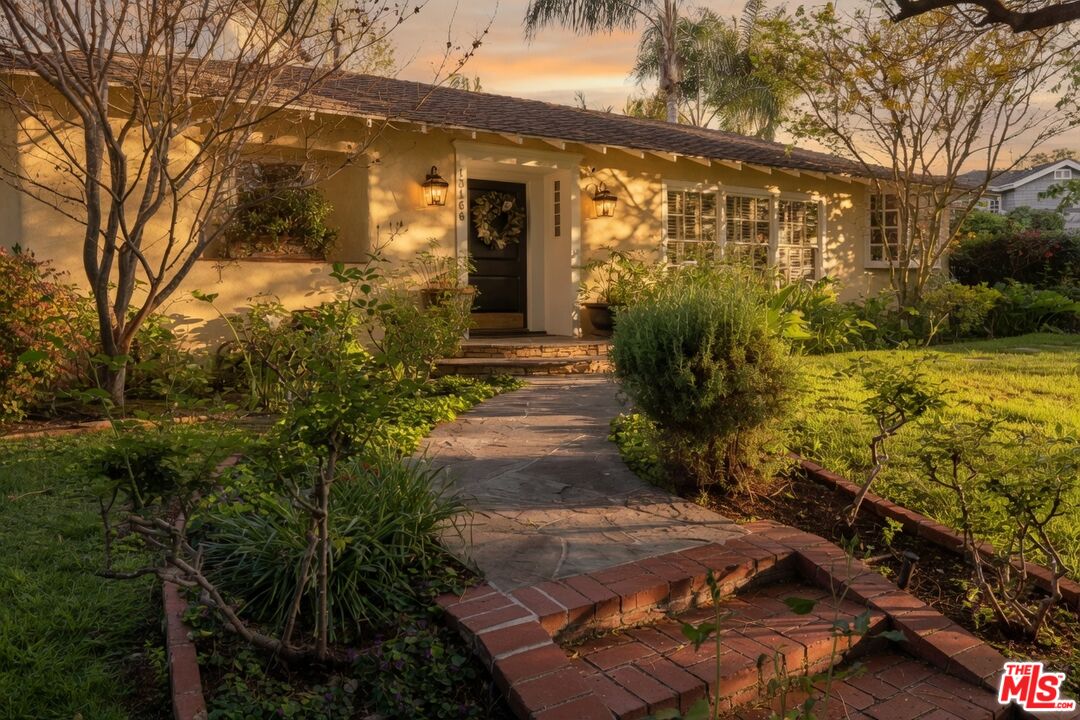 13166 Valley Vista Blvd