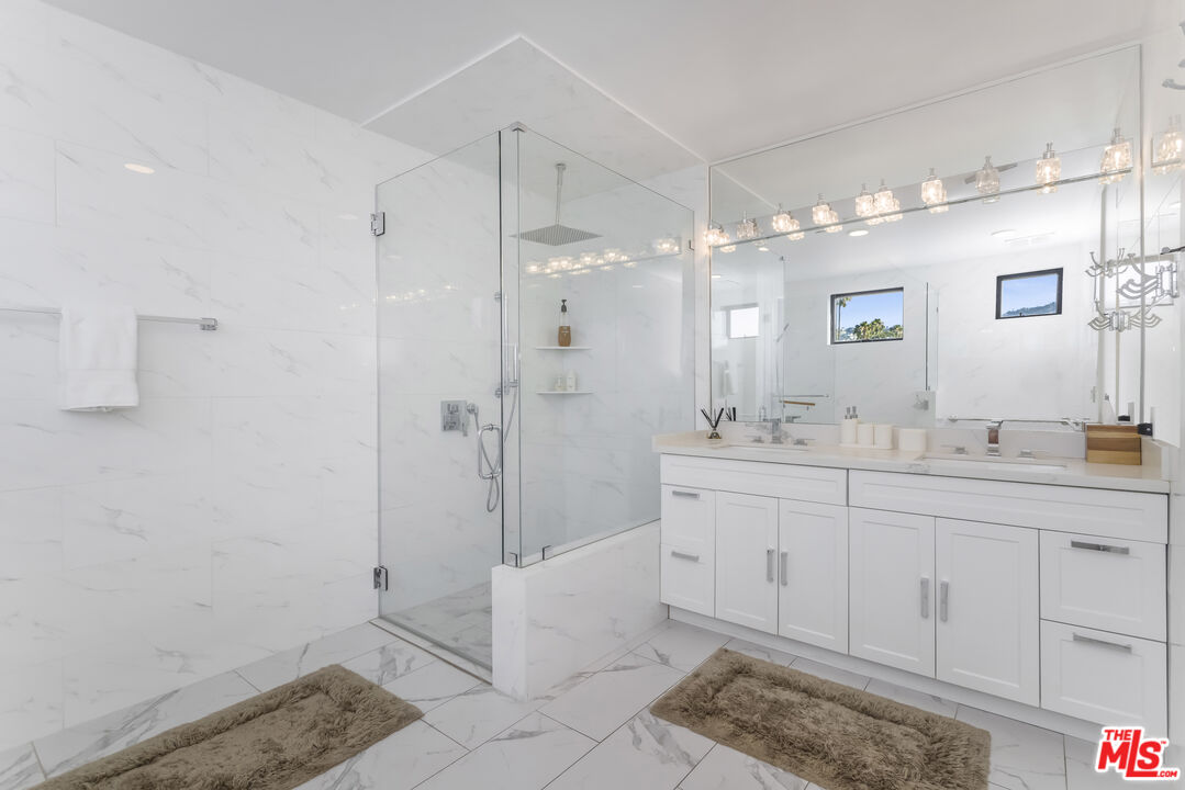 137 N Doheny Dr Unit: 3