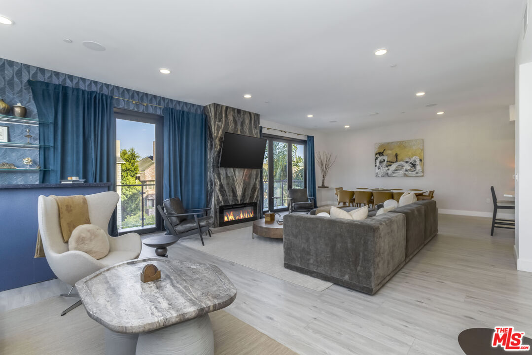 137 N Doheny Dr Unit: 3