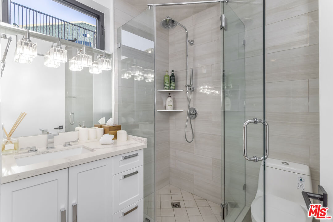 137 N Doheny Dr Unit: 3