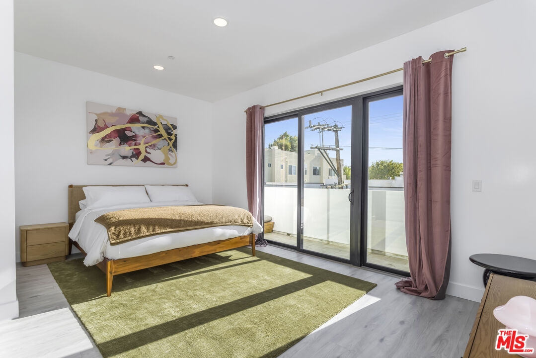 137 N Doheny Dr Unit: 3